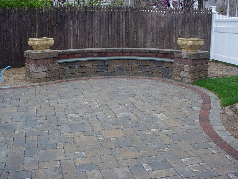 backyard seating wall with pillars